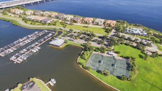 Building Photo - 920 Tidewater Shores Loop