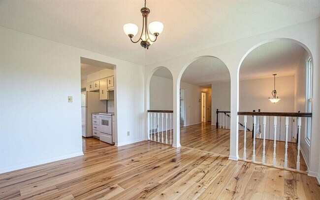 Building Photo - WELCOME HOME!