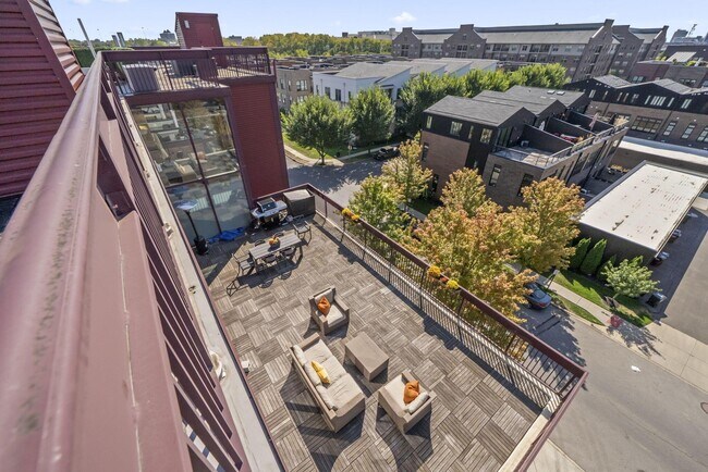Building Photo - 367 Auden Ave