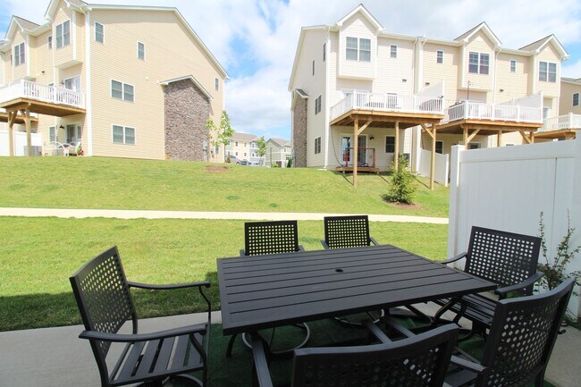 Building Photo - New construction 4 bed 3.5 bath townhome!