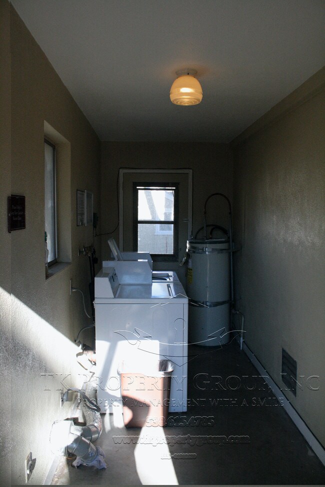 Building Photo - 306 Pleasant St