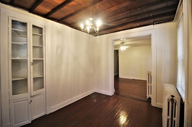 Building Photo - 12 E Read St