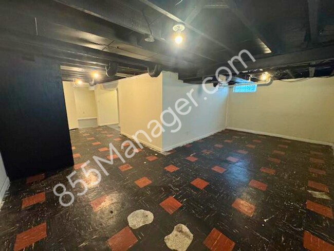 Building Photo - Charming 3-Bedroom Ranch in Berkley - Idea...