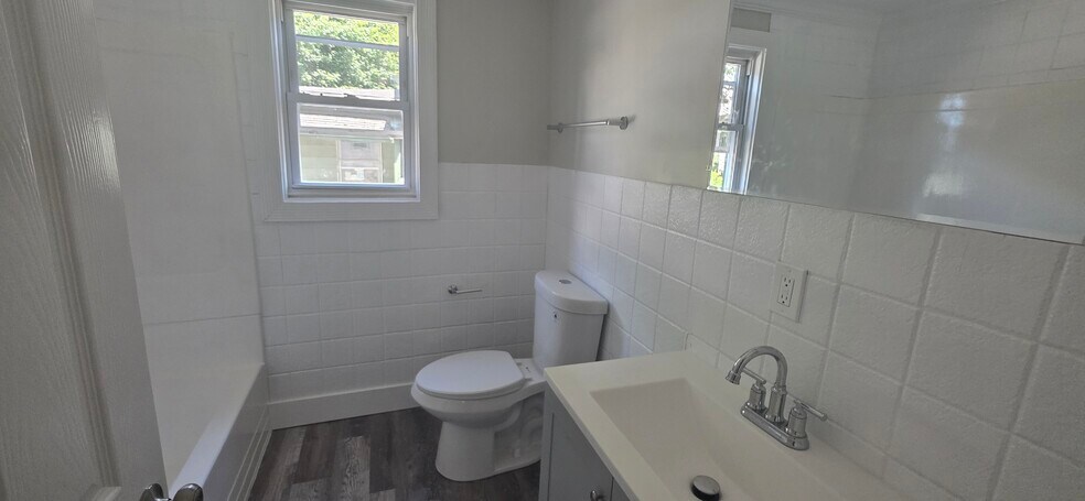 Primary Photo - 235 Starr St
