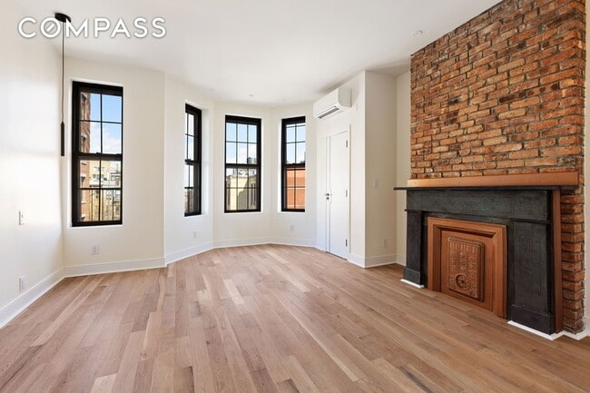 Building Photo - 152 N 10th St