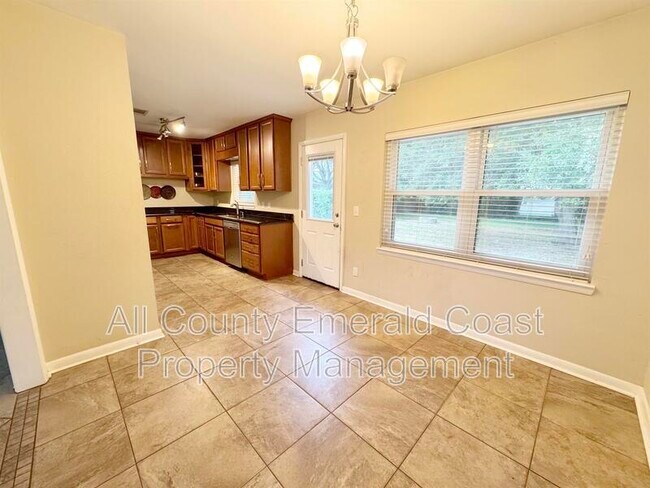 Building Photo - 506 Trenton St