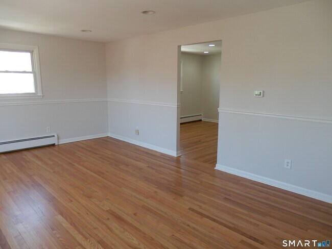 Building Photo - 306 Grovers Ave
