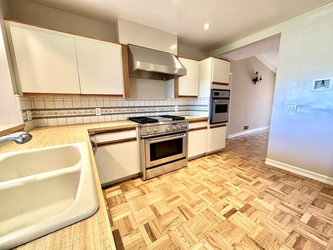 Building Photo - 1316 Granvia Altamira