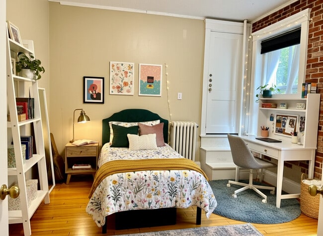 Building Photo - 54 Egmont St