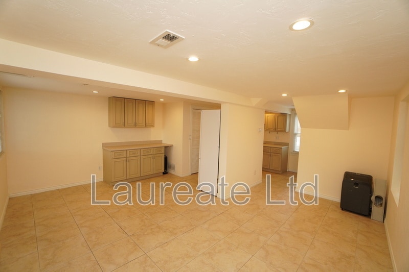 Building Photo - 2376 S Race St