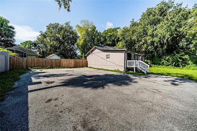 Building Photo - 887 W State Rd 434