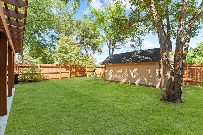 Building Photo - 4826 Brooklawn Dr