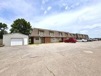 Building Photo - 2 Bedroom • 1.5 Bath • Townhouse Style Apa...