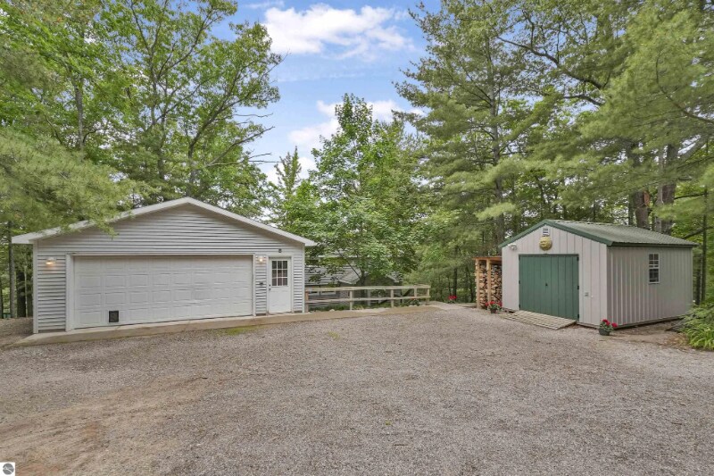 Building Photo - 542 Island View Dr