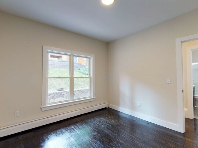 Building Photo - 835 Parker St