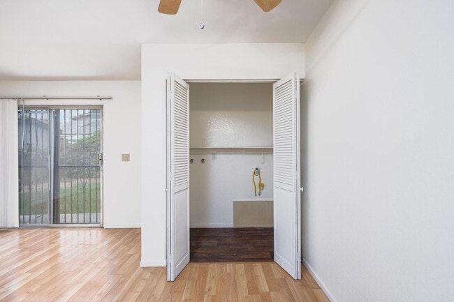 Building Photo - Charming Artesia Gem!