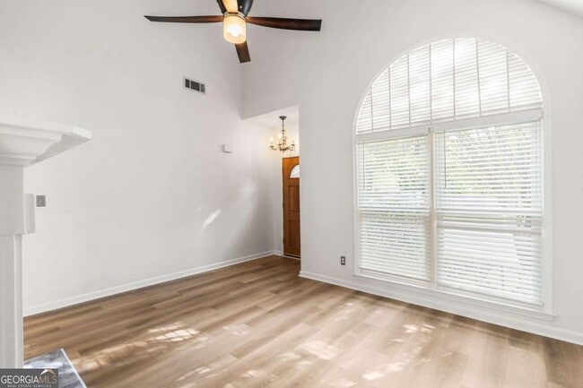 Building Photo - 529 Eastland Dr