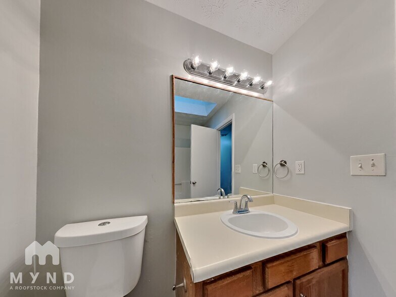 Building Photo - 2682 Winding Creek Dr