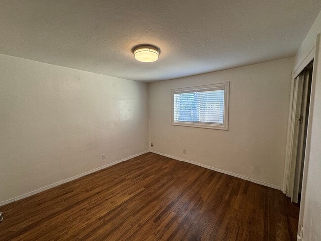 Building Photo - 4 Bedroom, 2 Bath House in SE Eugene