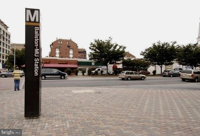 Building Photo - 851 N Glebe Rd