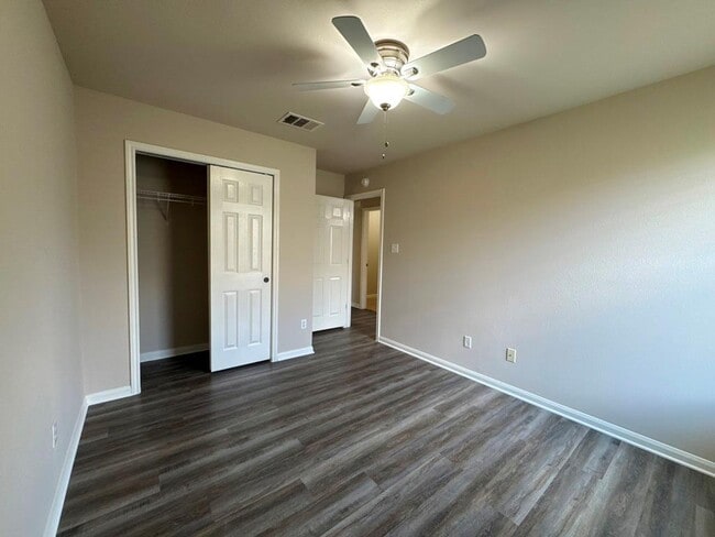 Building Photo - 285 Amber Ash Dr