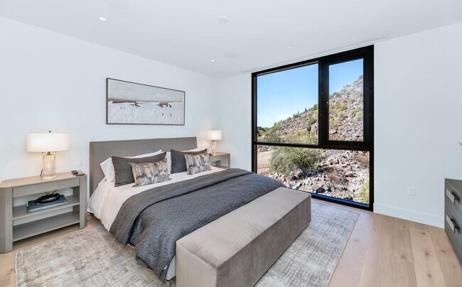 Building Photo - 5000 N Camelback Rdg Dr