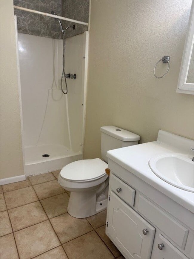 Building Photo - Adorable 3 Bedroom 2 Bath Home w/one car attached garage