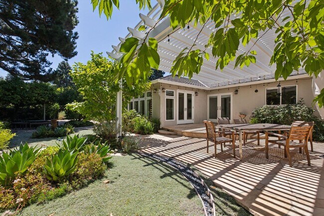 Building Photo - Beautiful Ranch Home with Bonus Room & Detached ADU | Minutes to Downtown