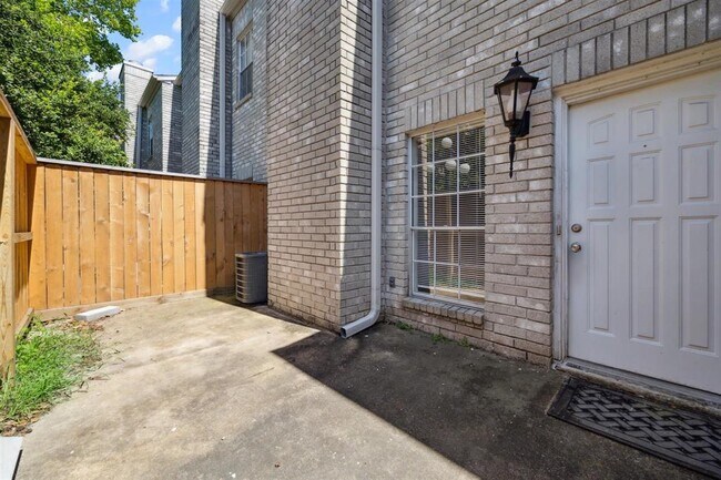 Building Photo - 3780 Tanglewilde St