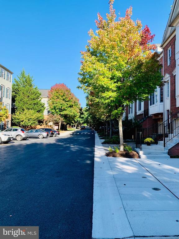 Building Photo - 6149 Stonehenge Pl