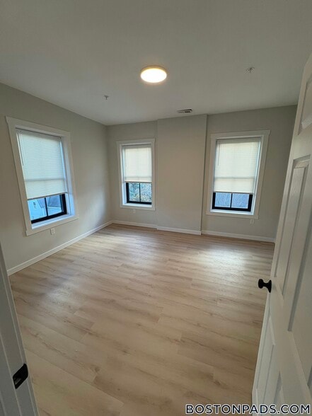 Building Photo - 26 Woodland St