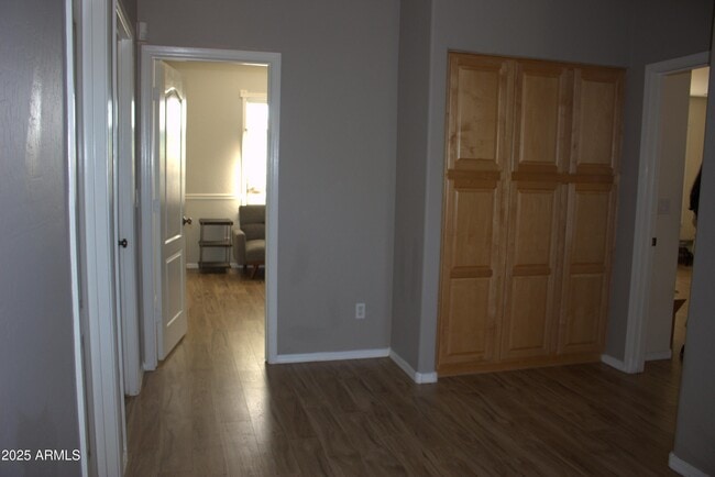 Building Photo - 1433 W Longhorn Dr