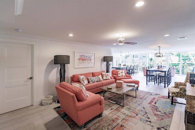 Building Photo - 1125 W Peppertree Dr