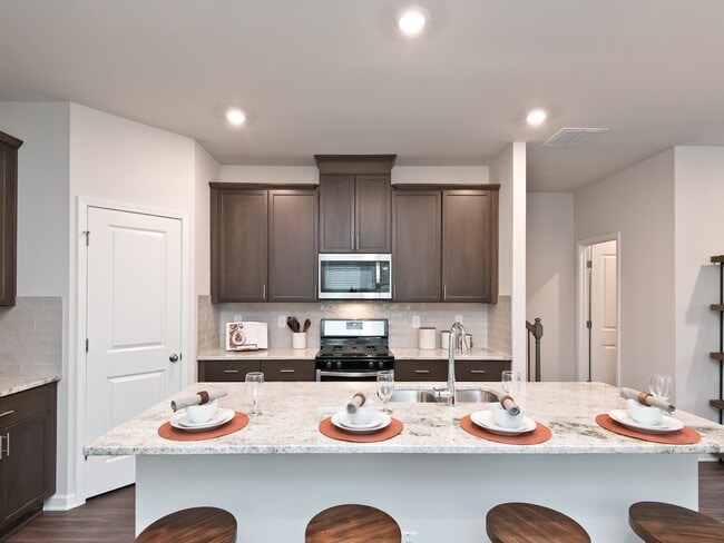 Building Photo - 1642 Villageside Ct