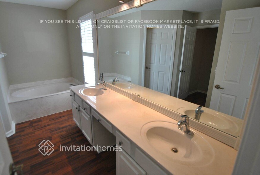 Building Photo - 8568 Glenbury Ct N