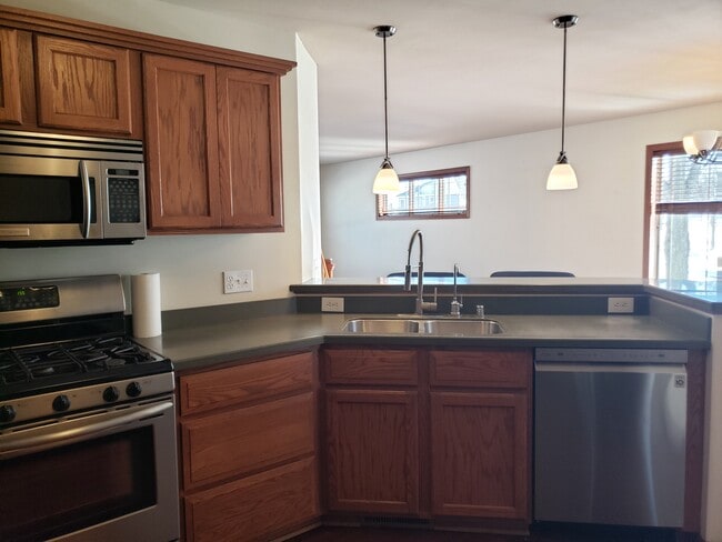 Building Photo - 3718 Stonebridge Dr