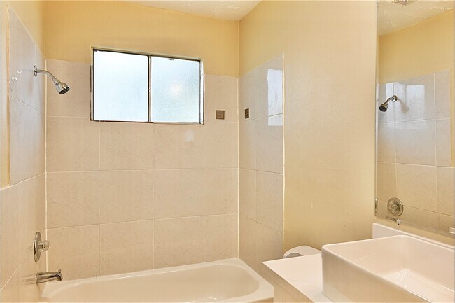 Building Photo - 7207 San Pablo Dr