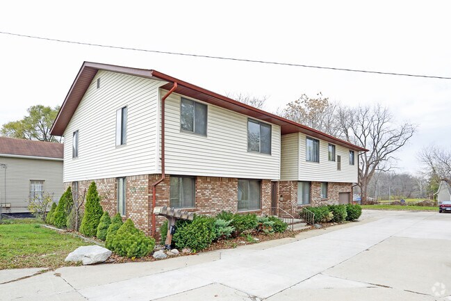 Primary Photo - Crestview Apts