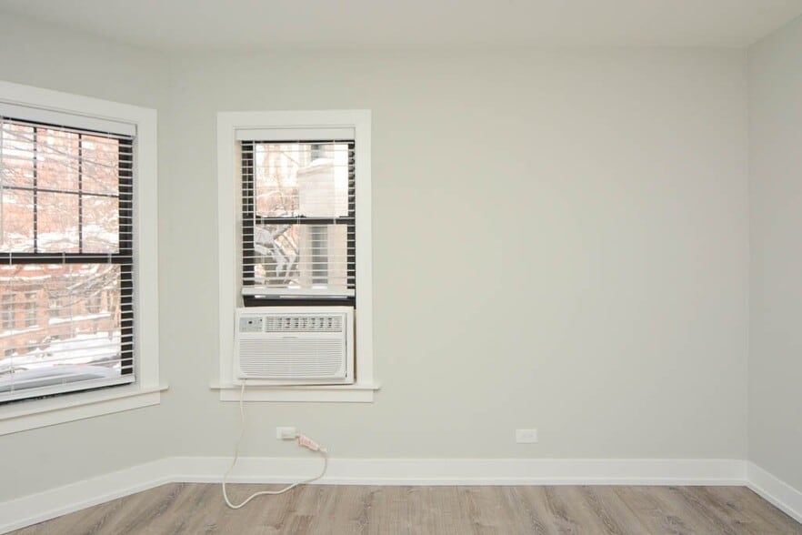 Building Photo - 423 W Belden Ave