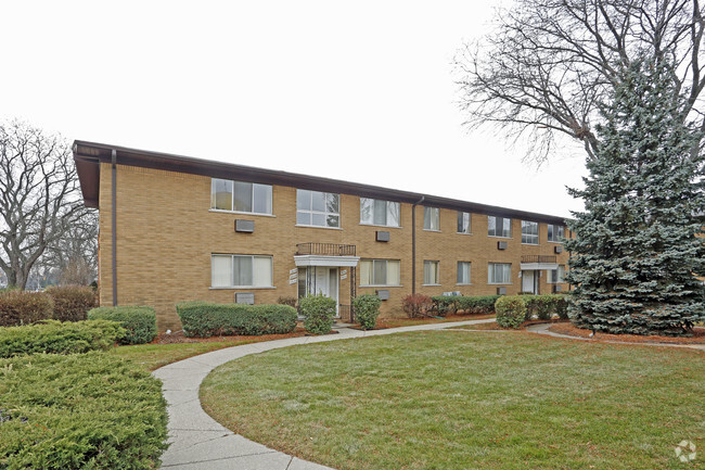 Building Photo - Holiday Manor