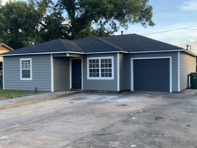 Building Photo - 610 Fostoria Ln