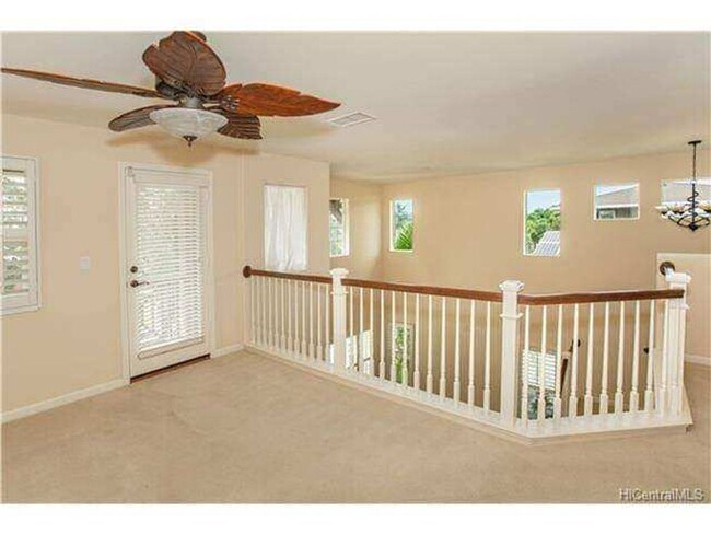 Building Photo - Stunning 3-Bedroom/3-Bathroom in Sunny Ewa...