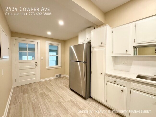 Building Photo - 2434 Cowper Ave