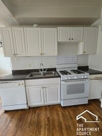 Building Photo - 2859 W Berteau Ave