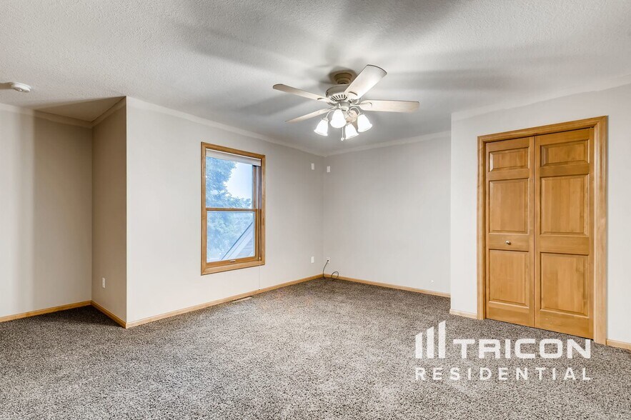 Building Photo - 8915 Umbria Pl N