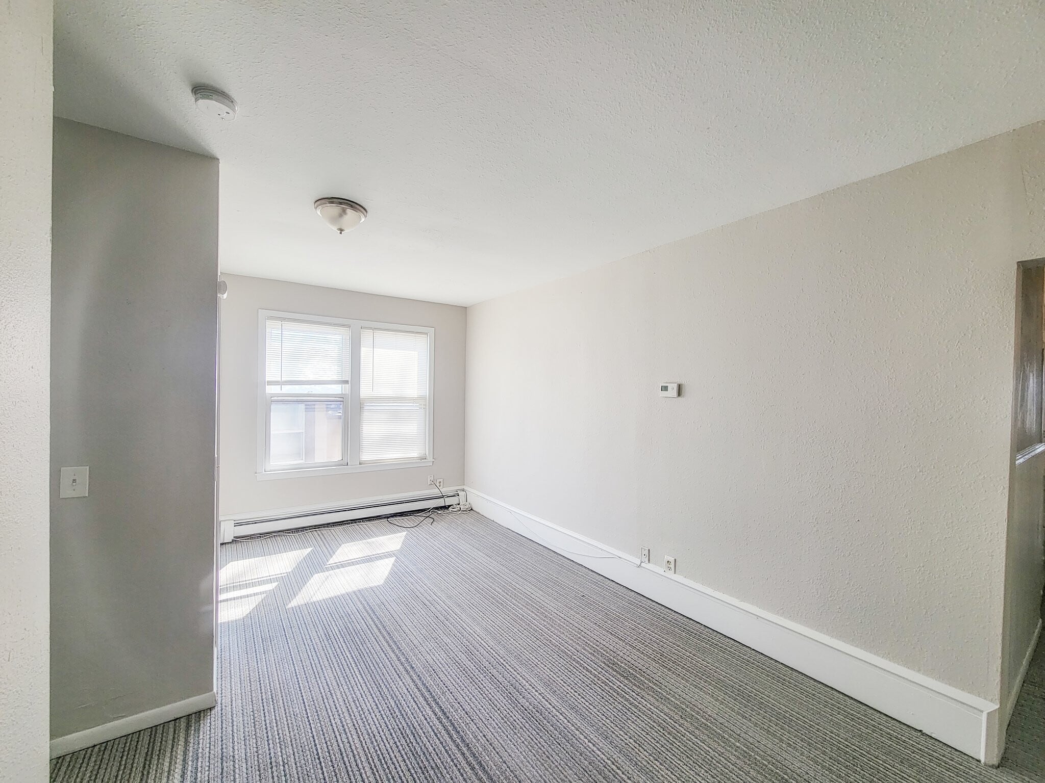 Building Photo - 644 Van Buren St NE