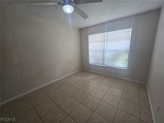 Building Photo - 3815 SE 15th Pl