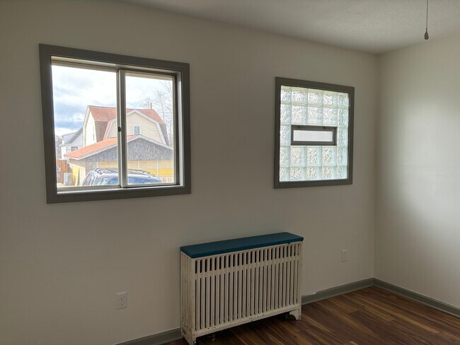 Rear bedroom - 135 W Miller Ave