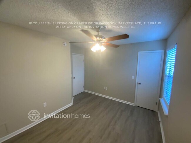 Building Photo - 7924 Honeysuckle Rose Ln