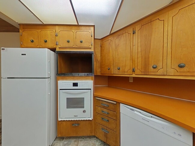 Building Photo - Charming 4 Bedroom House ~ Albany